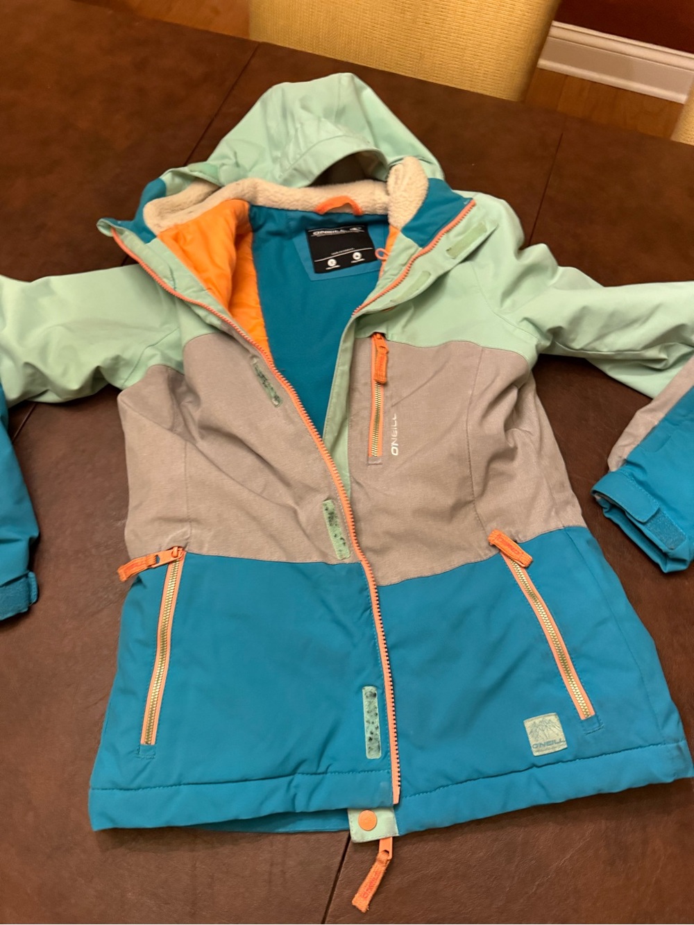 O’Neill Girls Snow Outerwear Ski/Snowboard Jacket – Size 16 (EU 176) – Mint/Grey